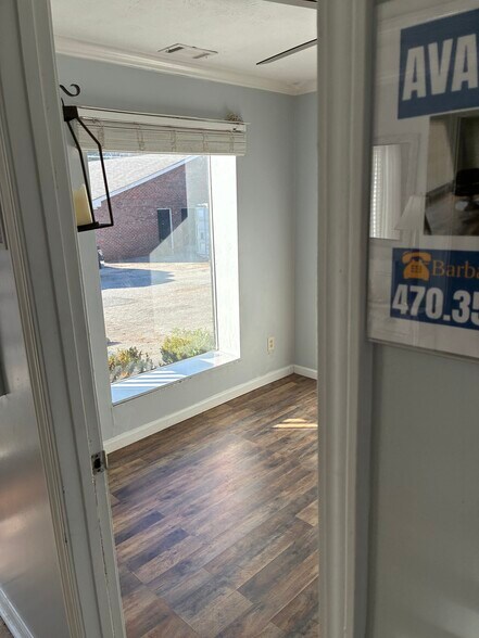 More Photos Of 737 Main St, Stone Mountain Office For Lease