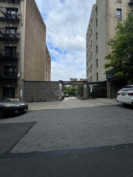 More Photos Of 17 Bennett Ave, New York Land For Sale