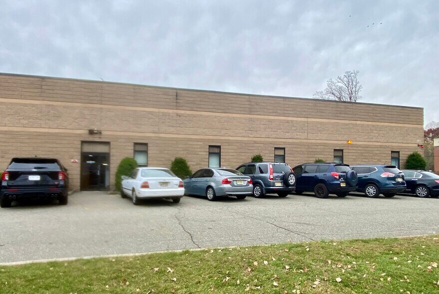 More Photos Of 152 Veterans Dr, Northvale Warehouse For Lease