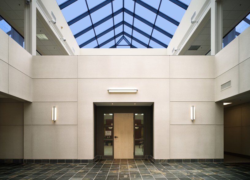 More Photos Of 1304 Buckley Rd, Syracuse Medical For Lease