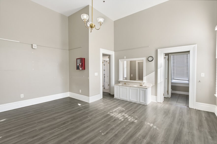 More Photos Of 1111-1123 D St, Sacramento Specialty For Sale