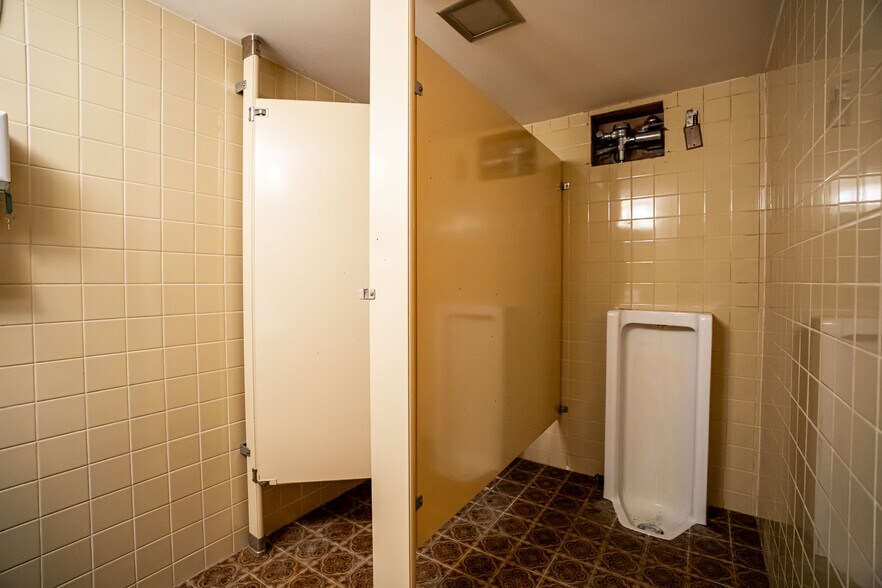 More Photos Of 3701 E Layton Ave, Cudahy Storefront Retail Residential For Sale