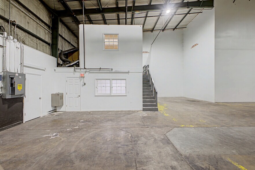 More Photos Of 4300 Old Greensboro Rd, Winston-Salem Warehouse For Lease