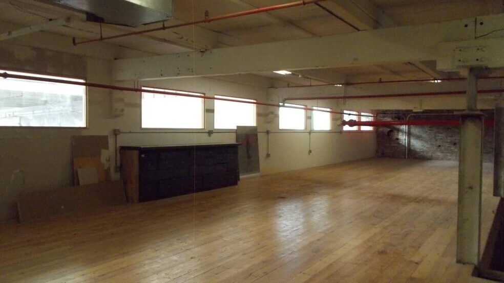 More Photos Of 5015-5025 Colorado Ave S, Seattle Warehouse For Lease