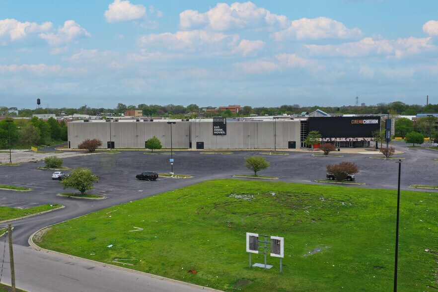 More Photos Of 210 W 87th St, Chicago Movie Theatre For Lease