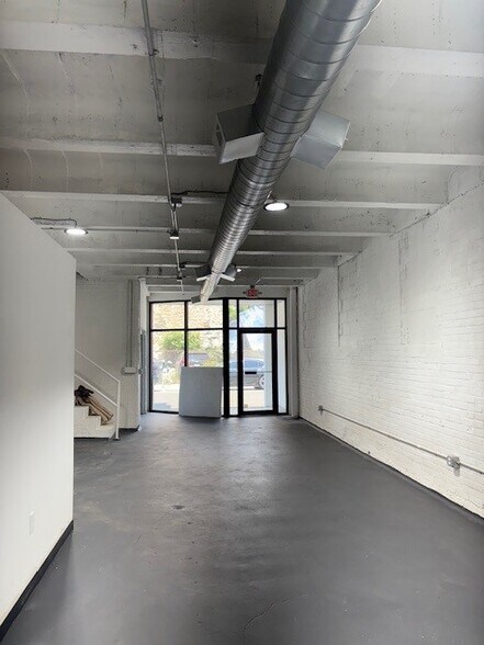 More Photos Of 85 Elm St, Bridgeport Storefront Retail Residential For Lease
