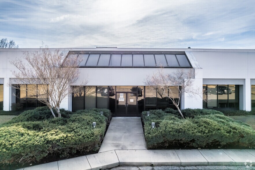 More Photos Of 3131 Appling Rd, Memphis Warehouse For Lease