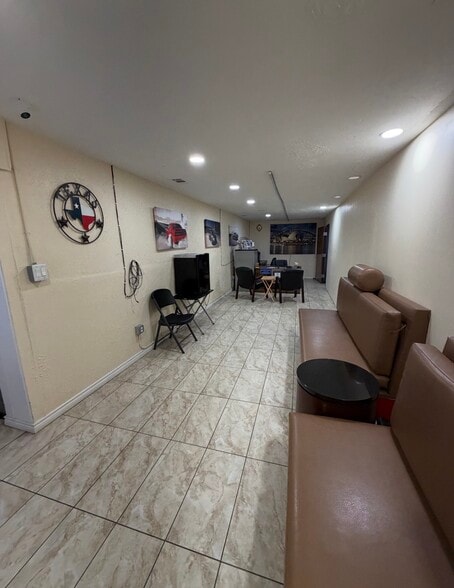 More Photos Of 2326 W Main St, Grand Prairie Restaurant For Lease
