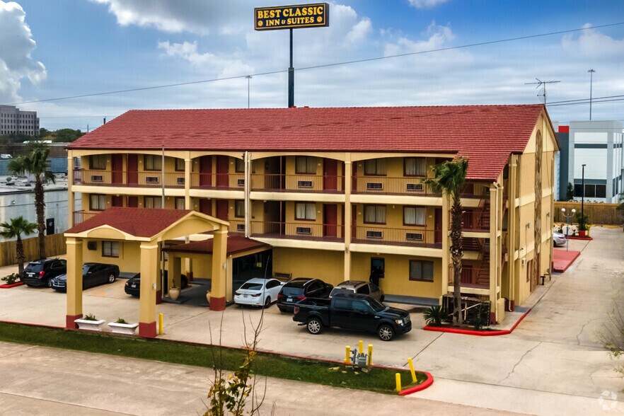 Primary Photo Of 13611 Rankin Cir W, Houston Hotel For Sale