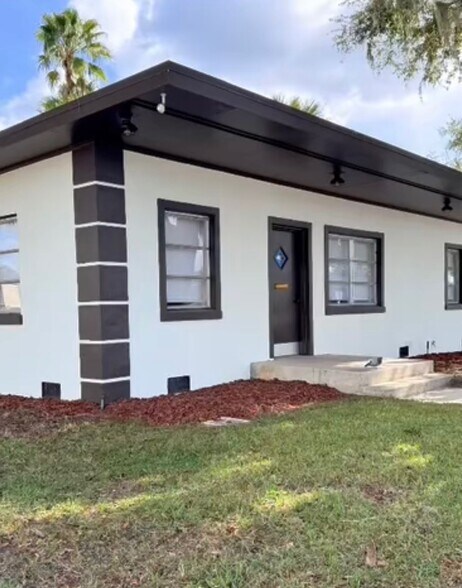 More Photos Of 345 N Grove St, Eustis Coworking Space