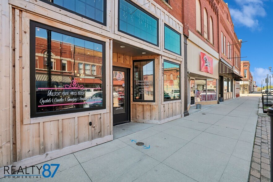 More Photos Of 807 12th st, Belle Plaine General Retail For Sale
