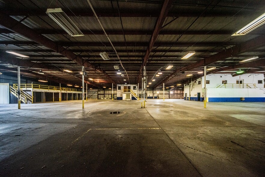 More Photos Of 501 Lakeshore Dr, Kuttawa Warehouse For Sale
