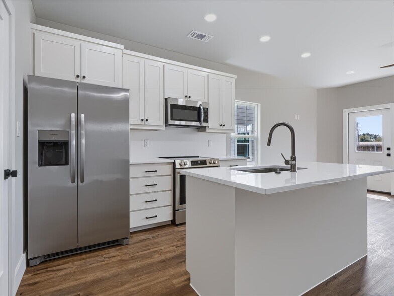 More Photos Of 1306 Country Rd, Whitesboro Apartments For Sale