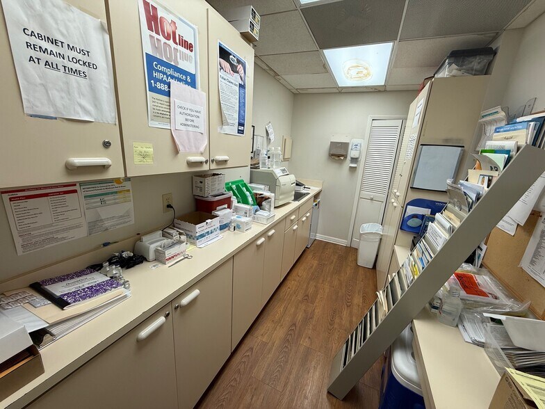 More Photos Of 1405 Pine St, Melbourne Medical For Sale