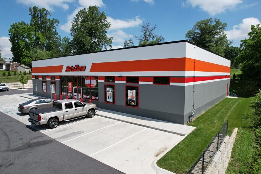 More Photos Of 1235 S Market St, Elizabethtown General Retail For Sale
