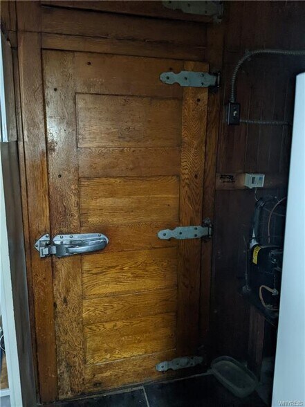 More Photos Of 6908 Buffalo Ave, Niagara Falls Hotel For Lease