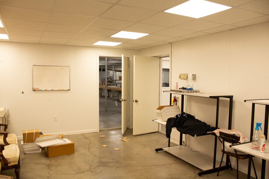 More Photos Of 645 Bellefontaine Ave, Marion Light Distribution For Sale