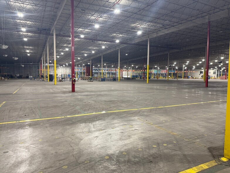 More Photos Of 1551 E Willow St, Kankakee Warehouse For Lease