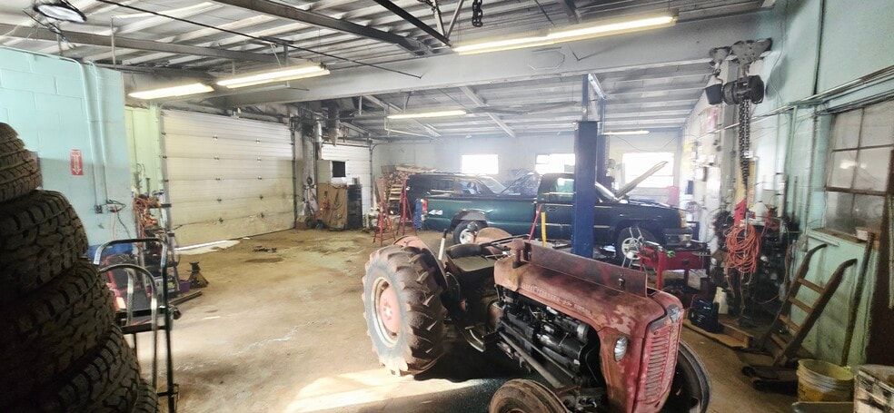 More Photos Of 565 Charcoal Rd, Stamford Warehouse For Sale