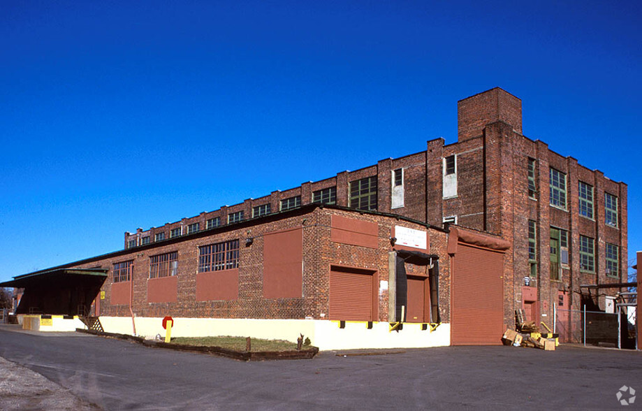 Primary Photo Of 1435 51st St, North Bergen Manufacturing For Lease