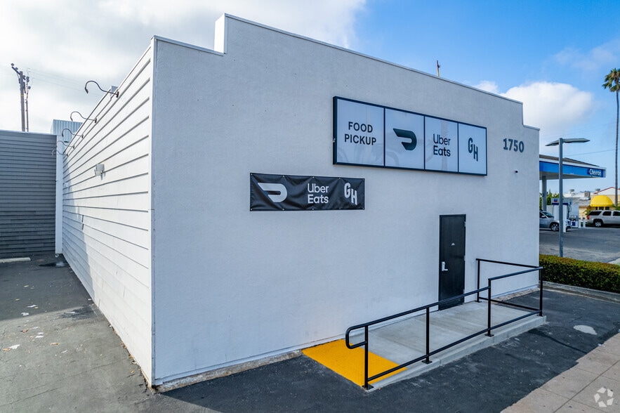 More Photos Of 1750 Newport Blvd, Costa Mesa Storefront For Lease
