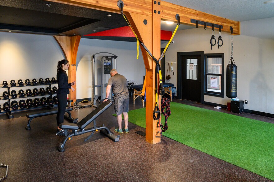 More Photos Of 1001 E Desperado Trl, Sisters Health Club For Sale
