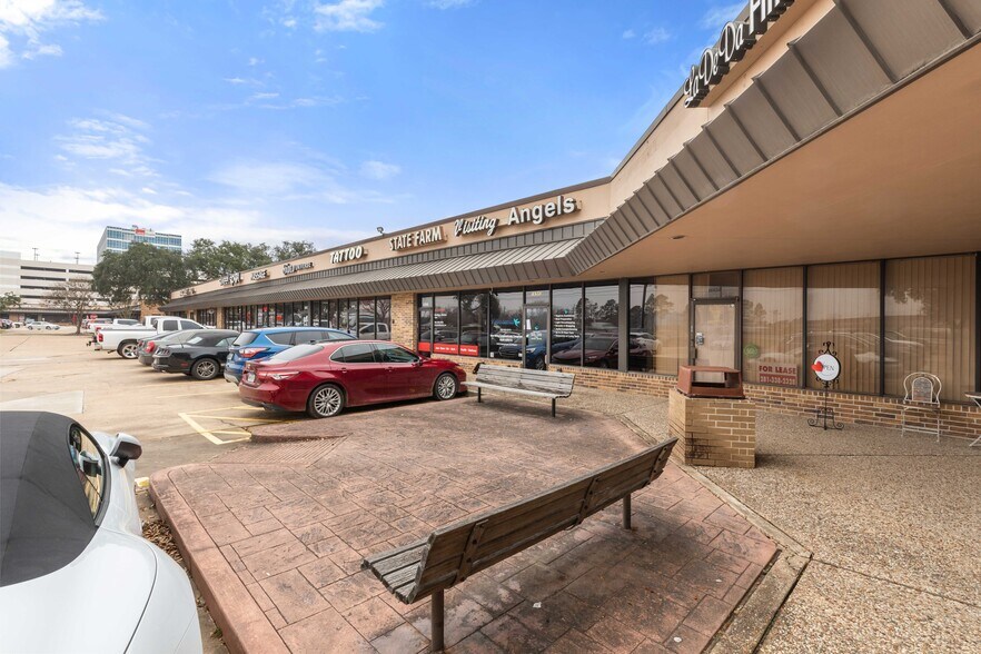 More Photos Of 16912-16972 Old Galveston Rd, Webster Unknown For Lease