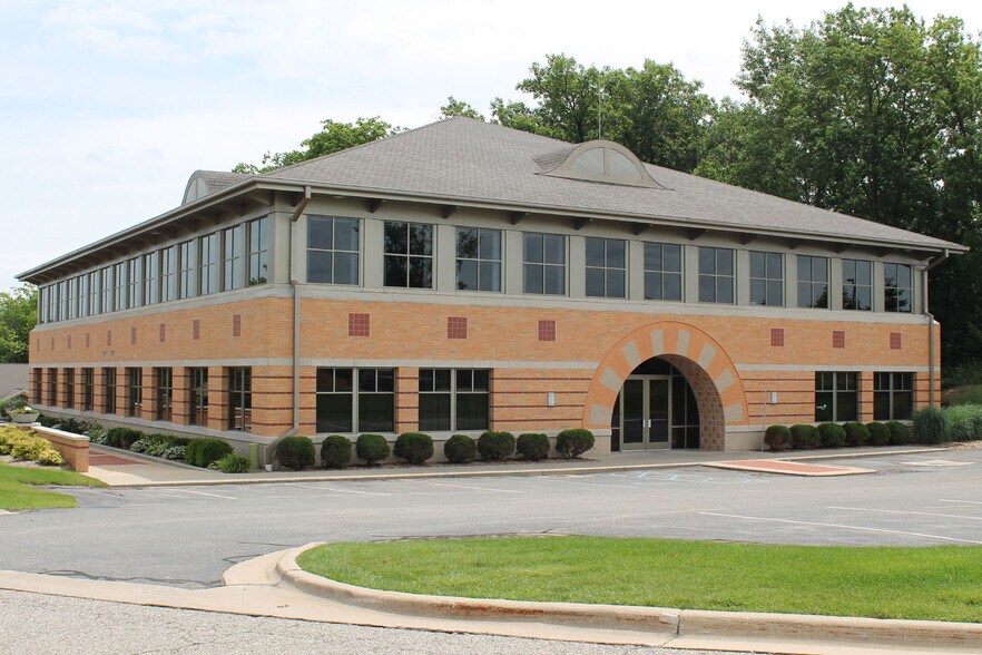 More Photos Of 3300 Eagle Run Dr NE, Grand Rapids Medical For Lease
