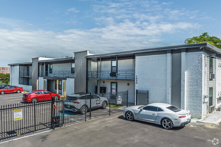 More Photos Of 1030 Poplar Ave, Memphis Apartments For Sale