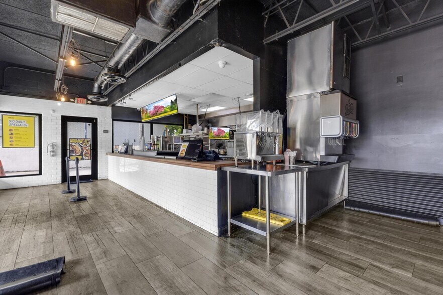 More Photos Of 4950 W 12th Ave, Hialeah Restaurant For Sale