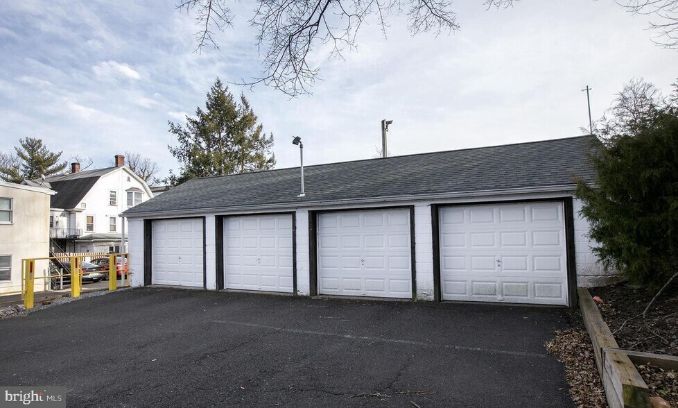 More Photos Of 41 N Main St, New Hope Restaurant For Sale