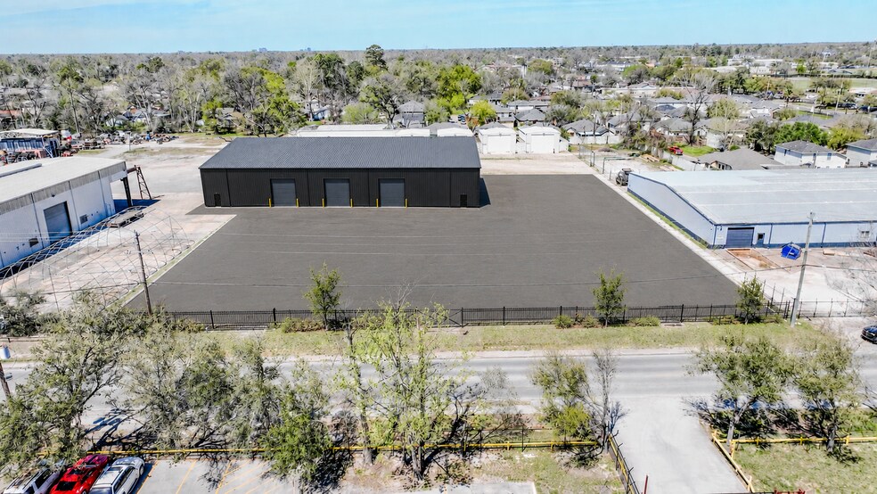 More Photos Of 135 Berry Road, Houston Industrial For Lease