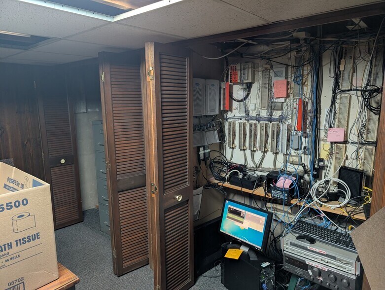 More Photos Of 706 E Allegan St, Otsego Office For Sale