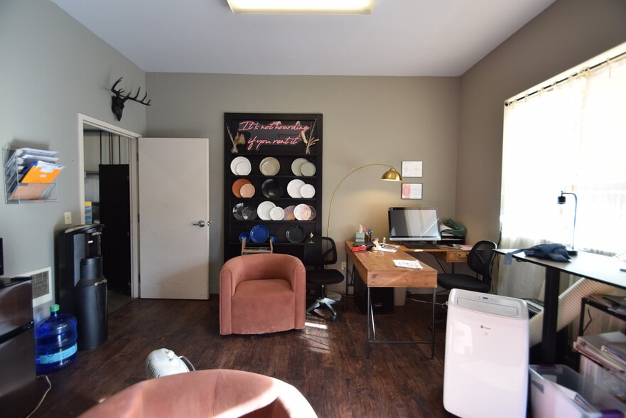 More Photos Of 615 SE Glenwood Dr, Bend Unknown For Lease