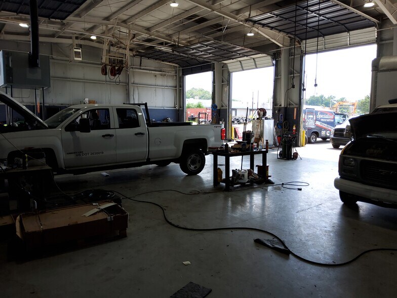 More Photos Of 287 E Brooks Rd, Memphis Service For Lease