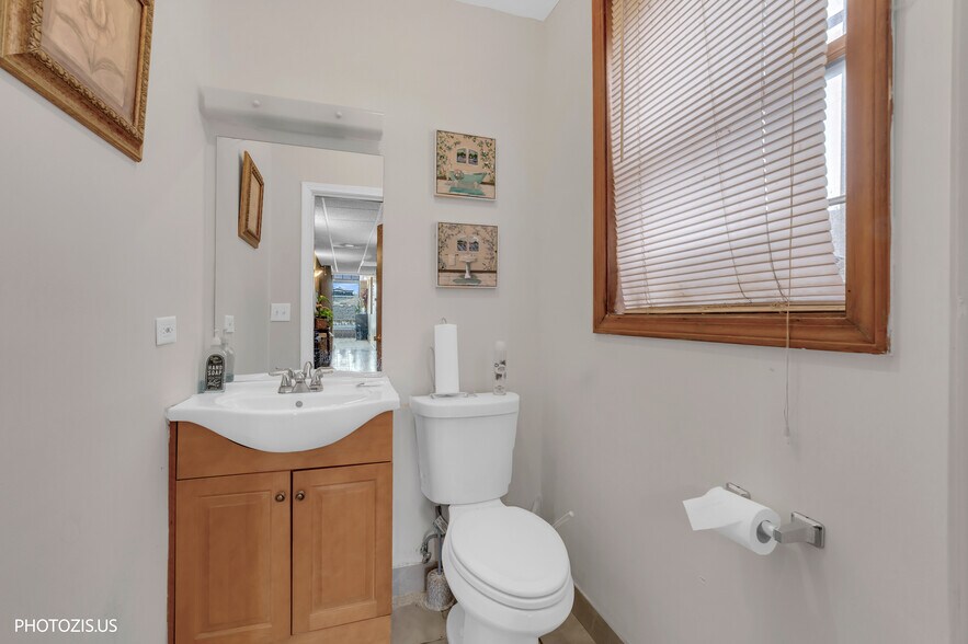 More Photos Of 6533 W North Ave, Oak Park Storefront Retail Office For Sale