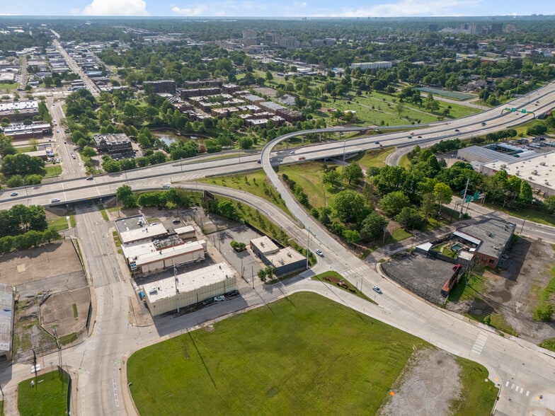 More Photos Of 621 S Kenosha Ave, Tulsa Auto Repair For Sale