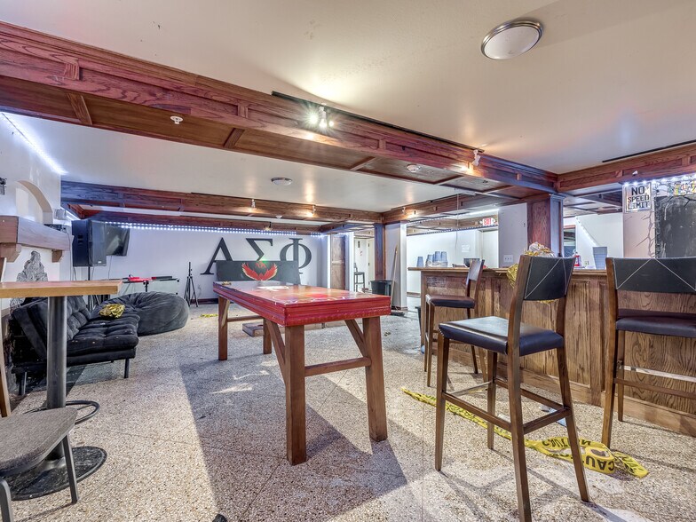 More Photos Of 702 S Lahoma Ave, Norman Dormitory For Sale