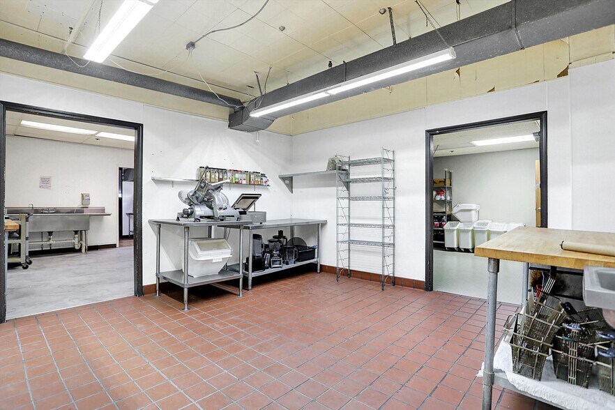 More Photos Of 35 S Main St, Batesville Warehouse For Sale