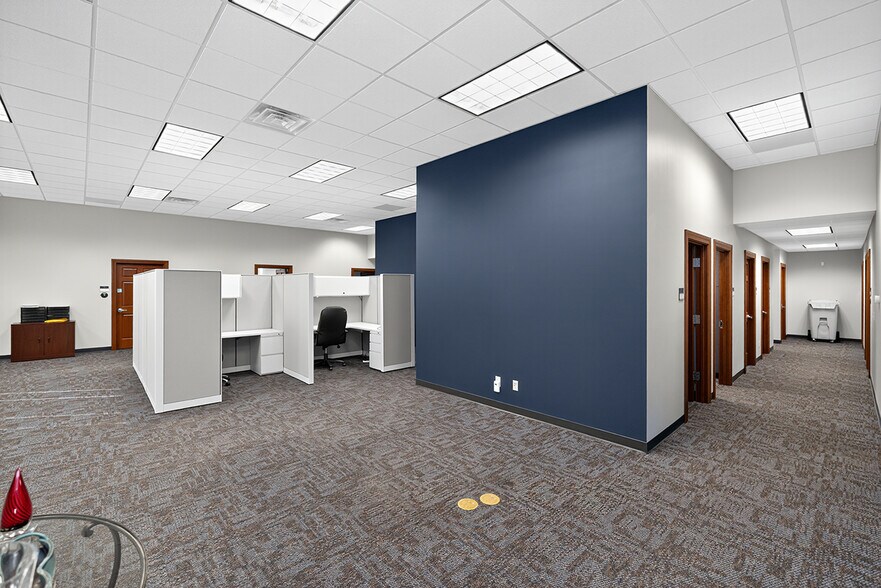 More Photos Of 631 County Road 17, Elkhart Office For Lease