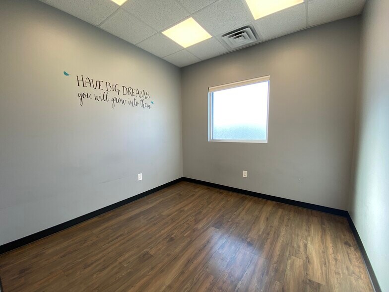 More Photos Of 2221 John Williams Blvd, Bedford Office For Sale