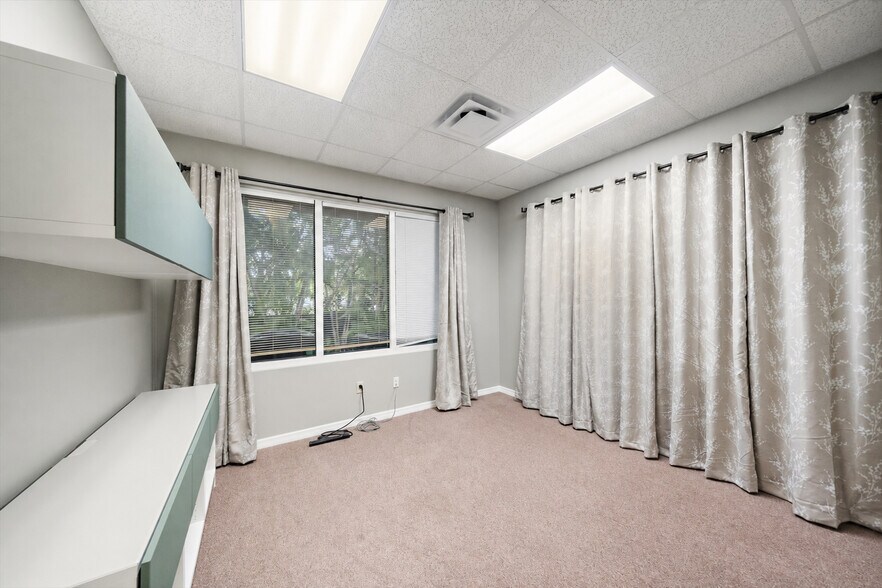 More Photos Of 202 N Rhodes Ave, Sarasota Office For Sale