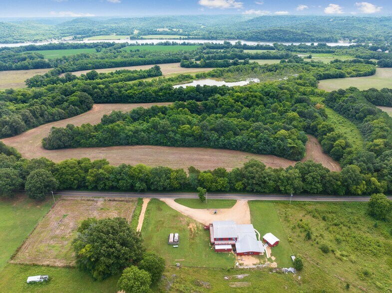 More Photos Of 7386 Mt Carmel Rd, Decaturville Convenience Store For Sale
