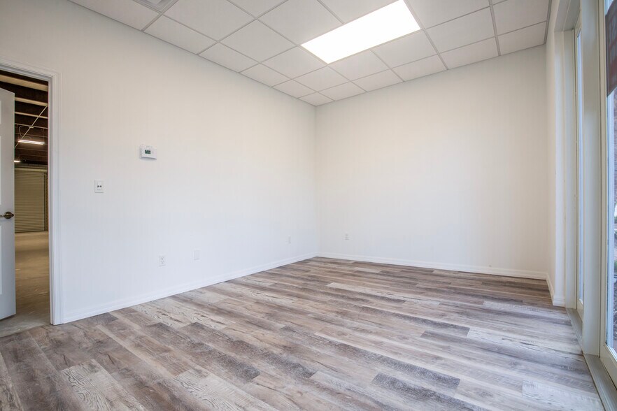 More Photos Of 460 NW Stadium Blvd, Port Saint Lucie Light Distribution For Lease