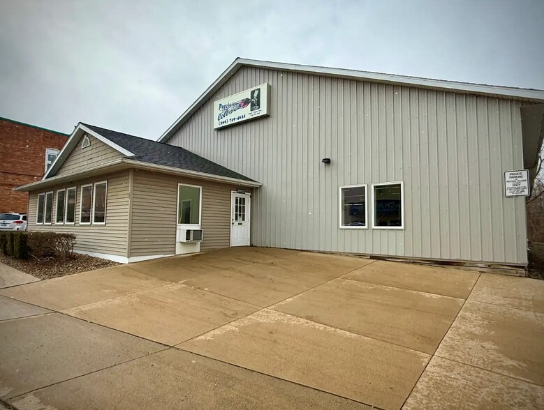 More Photos Of 207 N Main St, Olivet Auto Repair For Sale