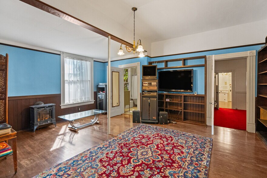 More Photos Of 591 W 9th St, San Bernardino Office For Sale