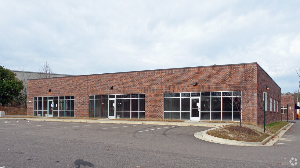 Primary Photo Of 2600 E Parham Rd, Richmond Medical For Sale