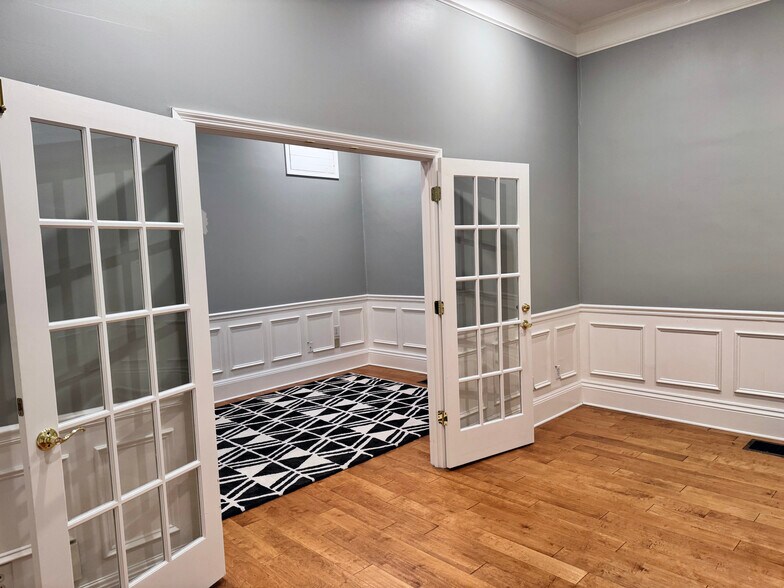 More Photos Of 407 Main St, Franklin Office For Lease