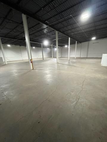 More Photos Of 612 11th Ave NW, Rochester Distribution For Sale