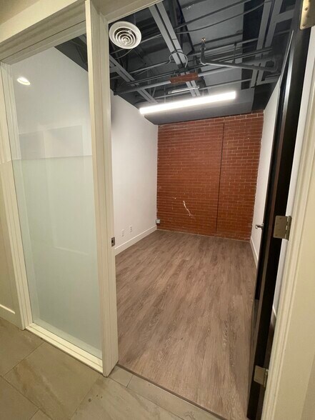 More Photos Of 1035 Pearl St, Boulder Office For Sale